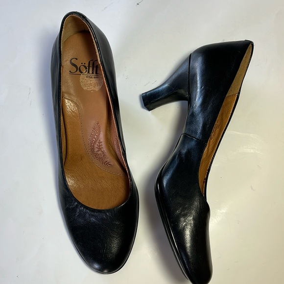 Sofft Shoes - Sofft Samy woman’s black leather pump kitten wrapped heel arch support sz8